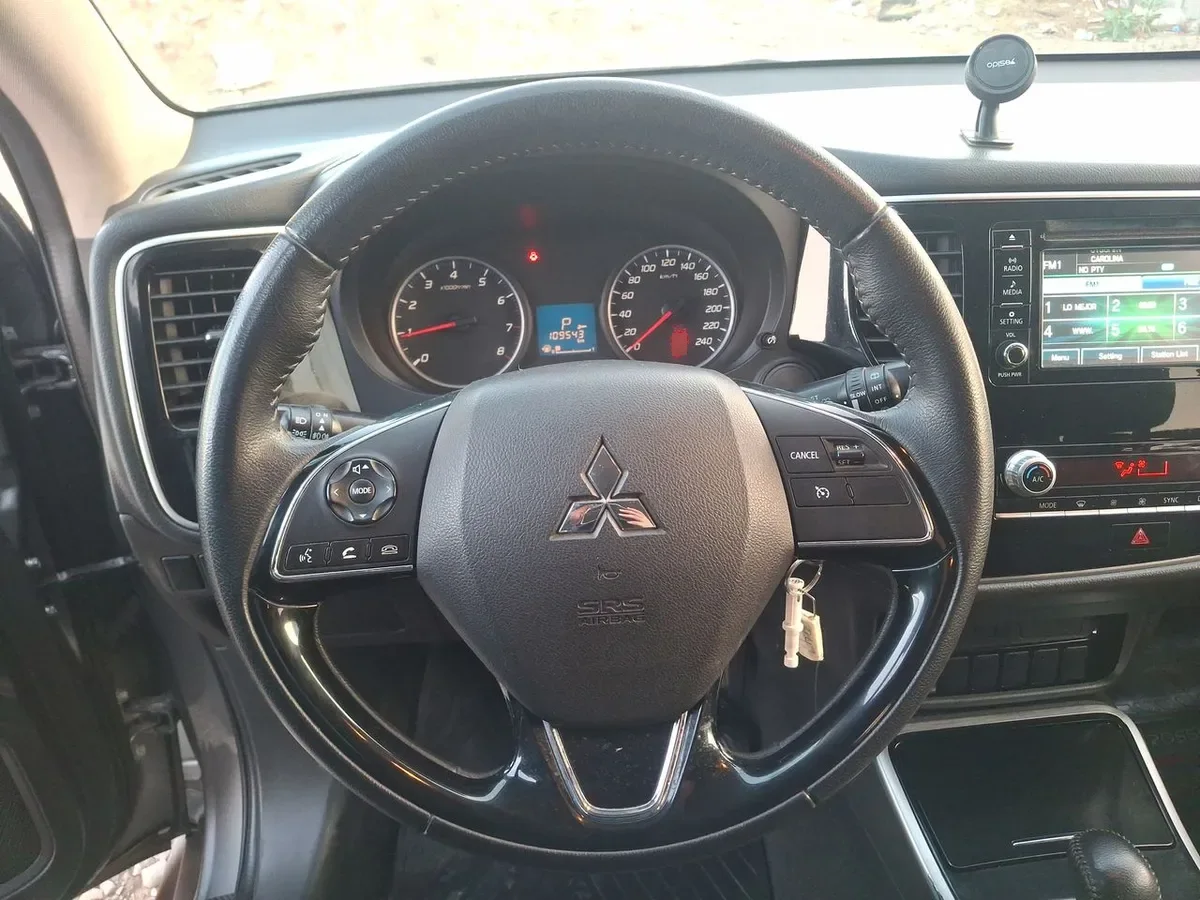 Mitsubishi Outlander 2.0 Glx 4x2 At 5p año 2021