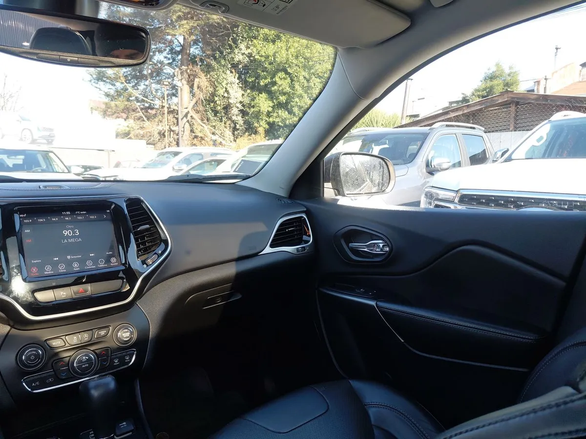 Jeep Cherokee 3.2 Limited 4x4 At 5p año 2019