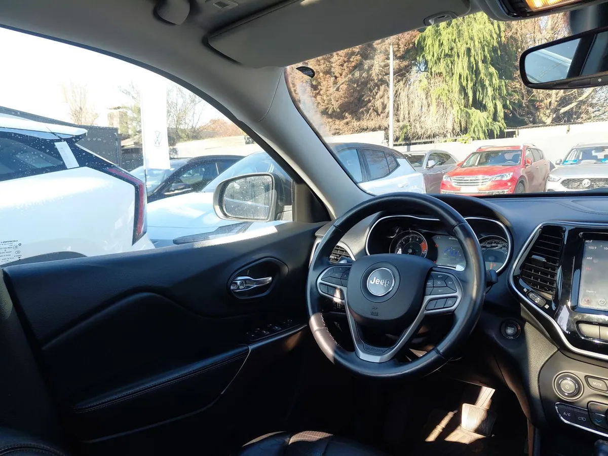 Jeep Cherokee 3.2 Limited 4x4 At 5p año 2019