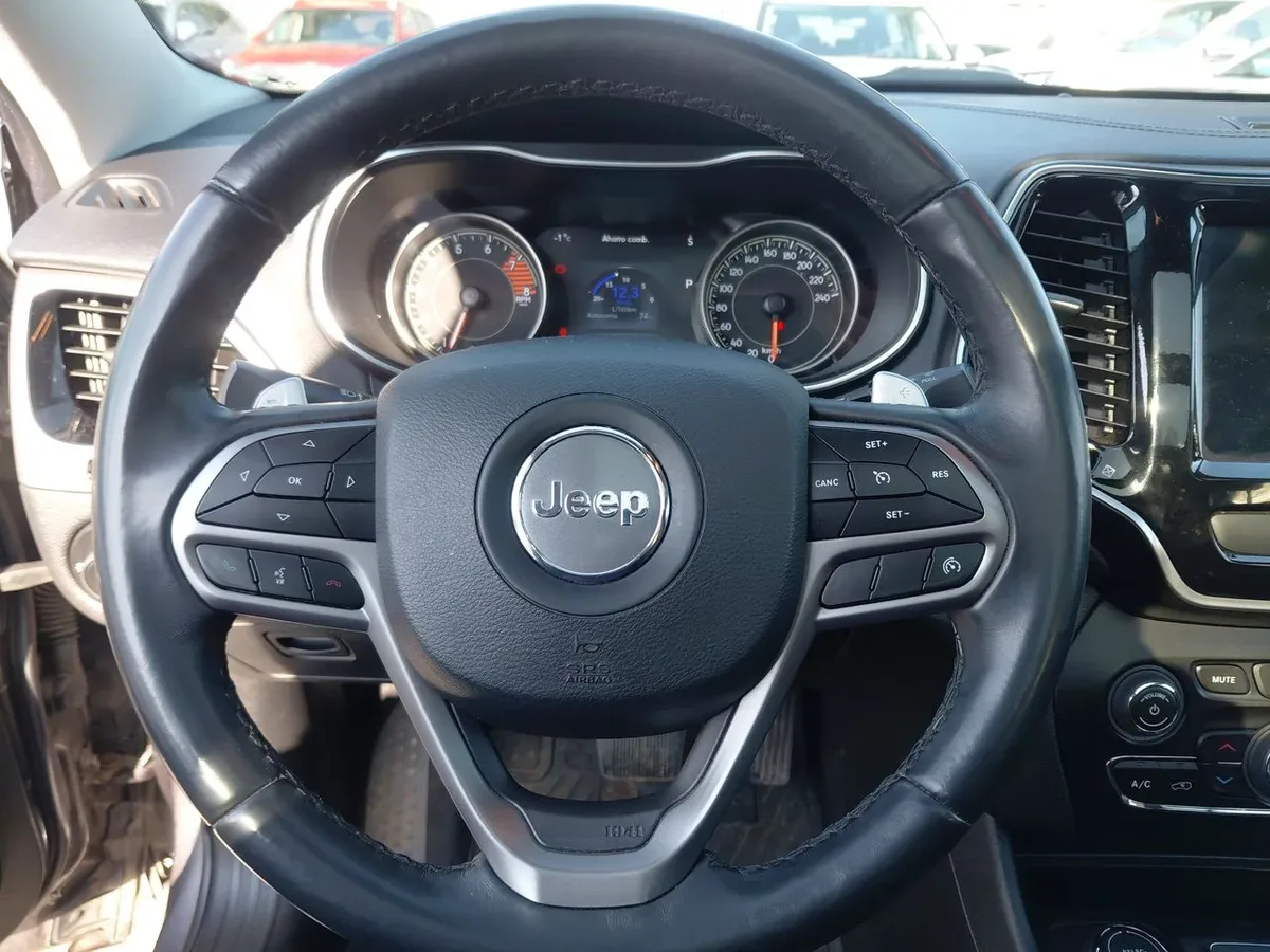 Jeep Cherokee 3.2 Limited 4x4 At 5p año 2019