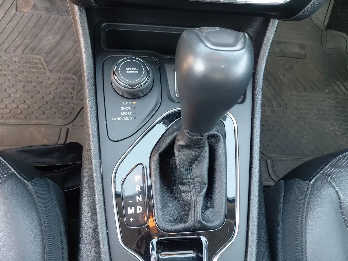 Jeep Cherokee 3.2 Limited 4x4 At 5p año 2019