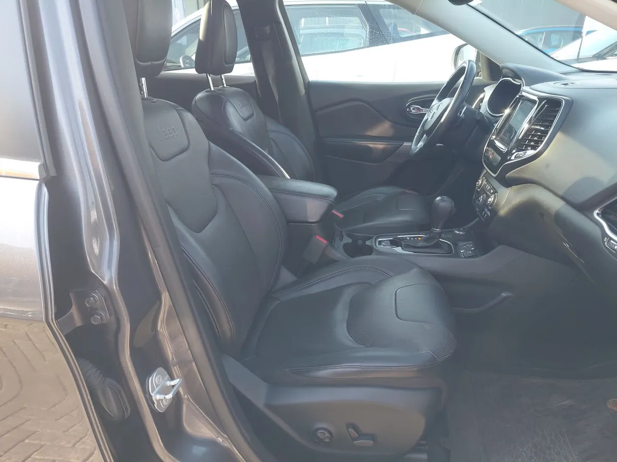 Jeep Cherokee 3.2 Limited 4x4 At 5p año 2019