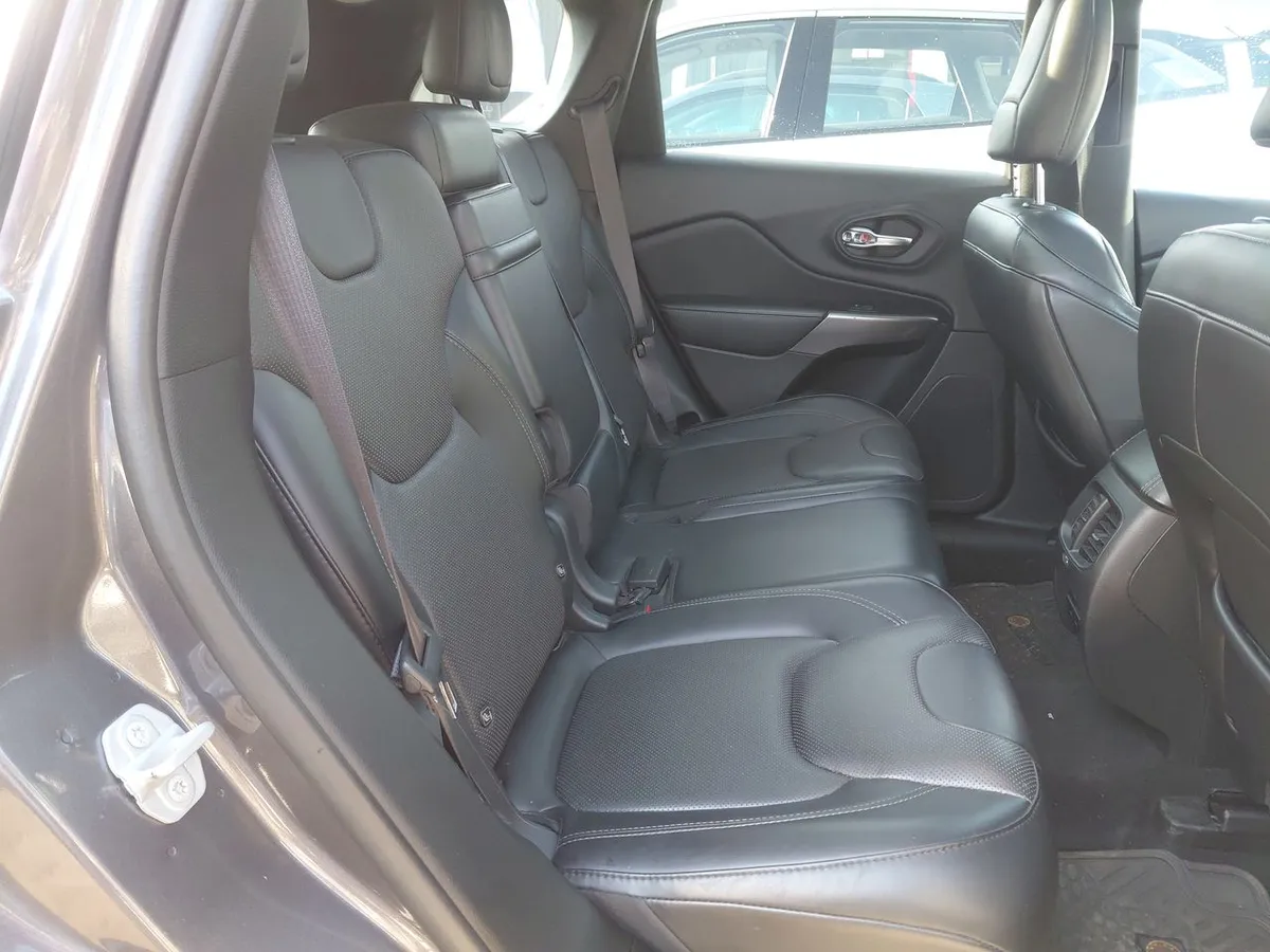 Jeep Cherokee 3.2 Limited 4x4 At 5p año 2019