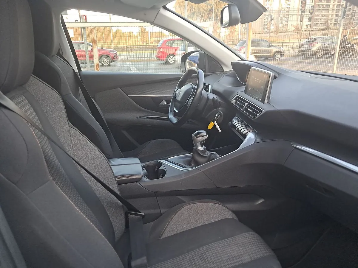 Peugeot 3008 1.5 Active Bluehdi 4x2 130 Mt6 5p año 2019