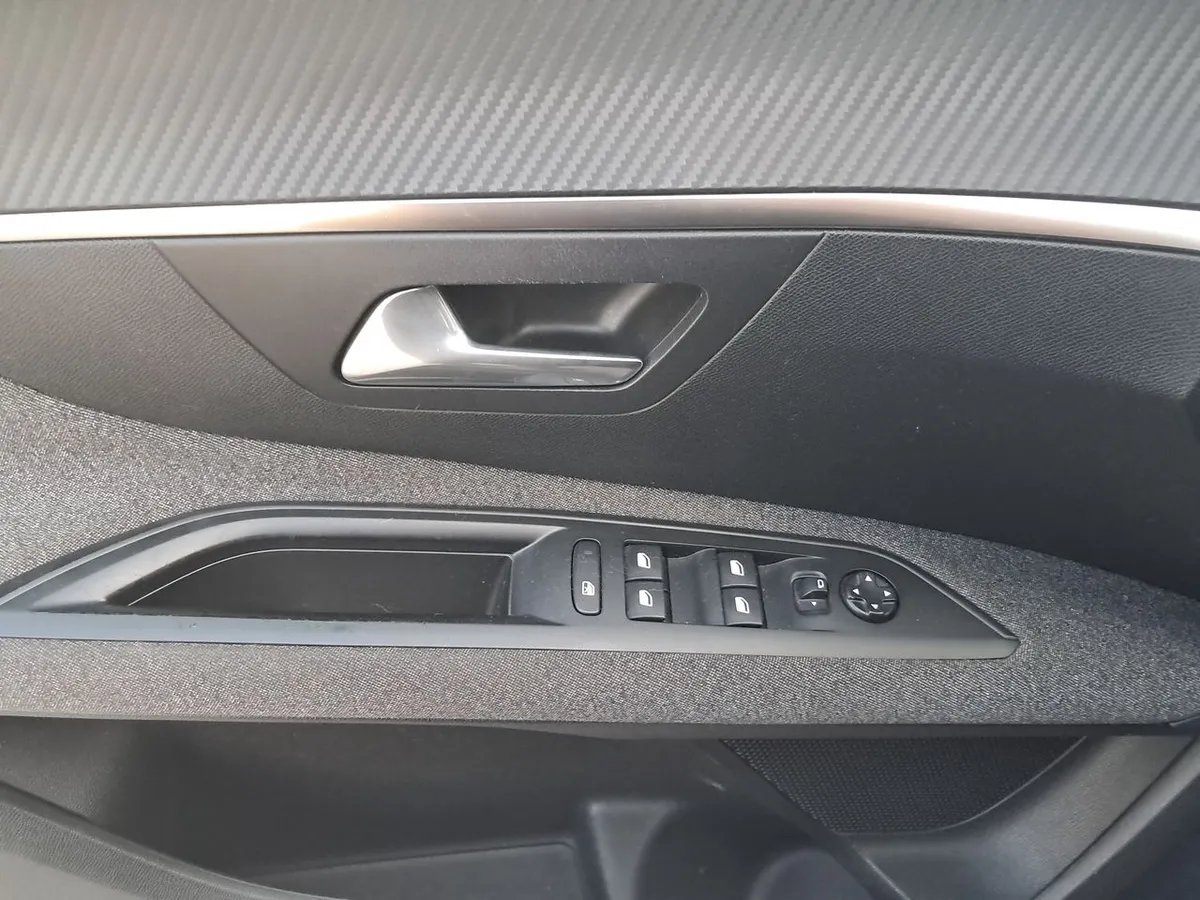 Peugeot 3008 1.5 Active Bluehdi 4x2 130 Mt6 5p año 2019