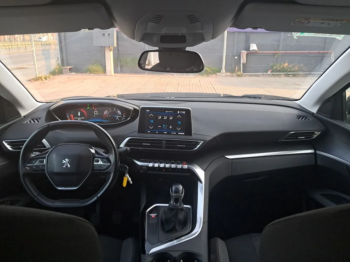 Peugeot 3008 1.5 Active Bluehdi 4x2 130 Mt6 5p año 2019