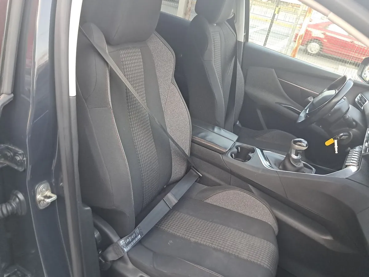 Peugeot 3008 1.5 Active Bluehdi 4x2 130 Mt6 5p año 2019