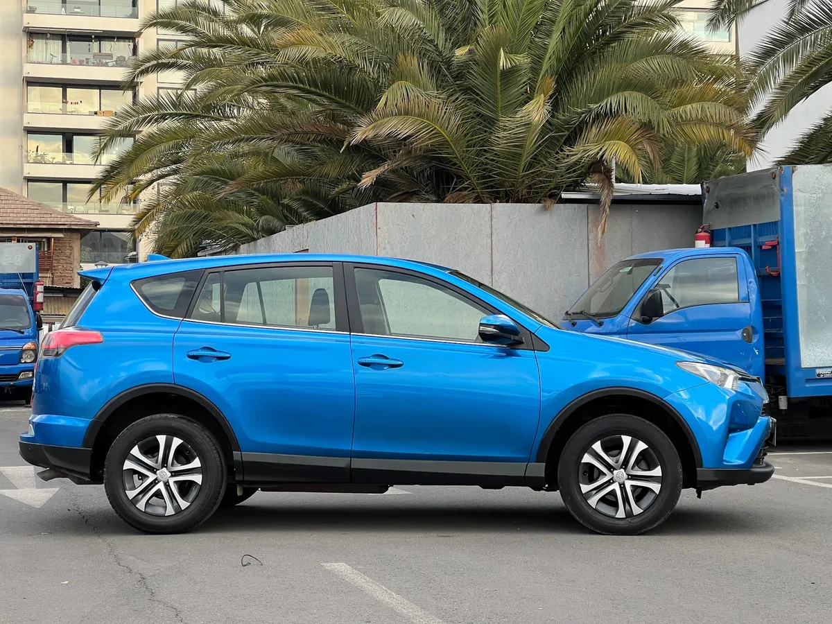 TOYOTA RAV4 2.0 Std 4x4 Mt 724ml3 año 2017