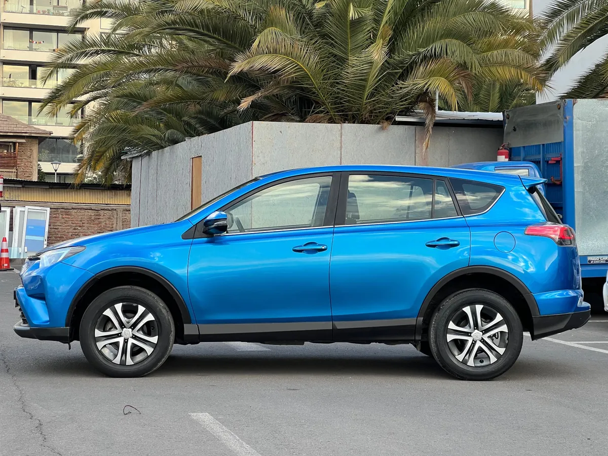 TOYOTA RAV4 2.0 Std 4x4 Mt 724ml3 año 2017