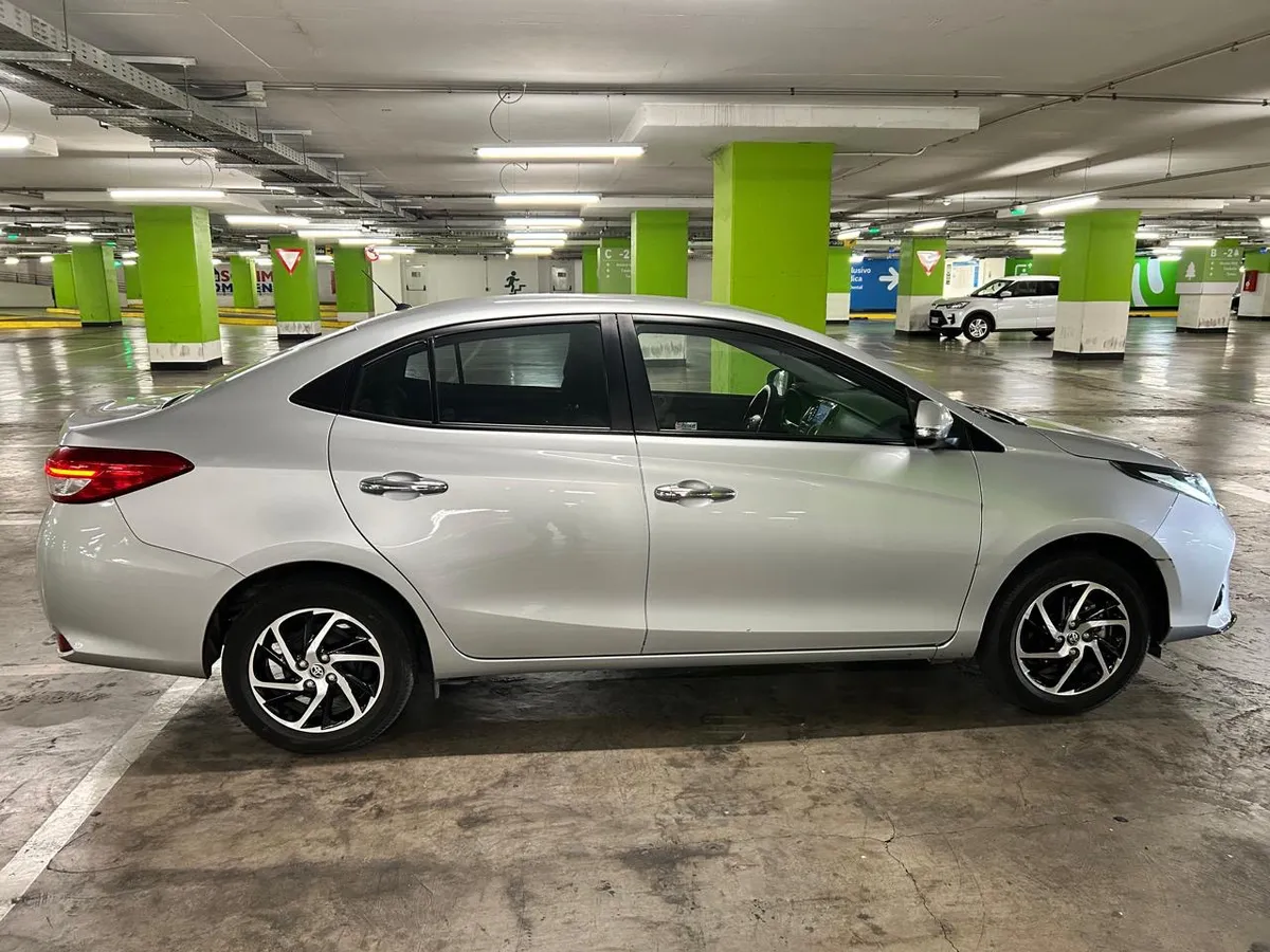 TOYOTA YARIS 1.5 Sport Gle Mt año 2022