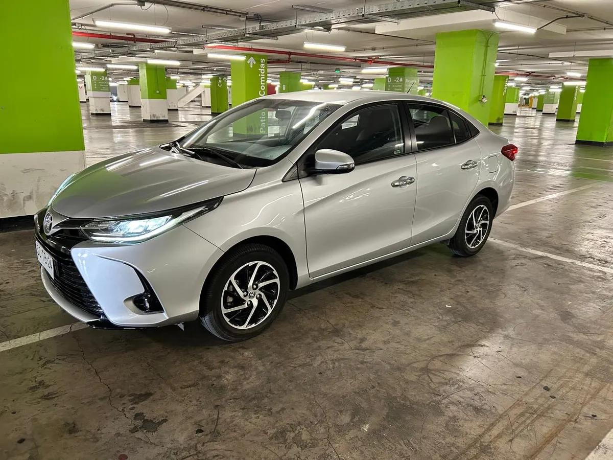 TOYOTA YARIS 1.5 Sport Gle Mt año 2022