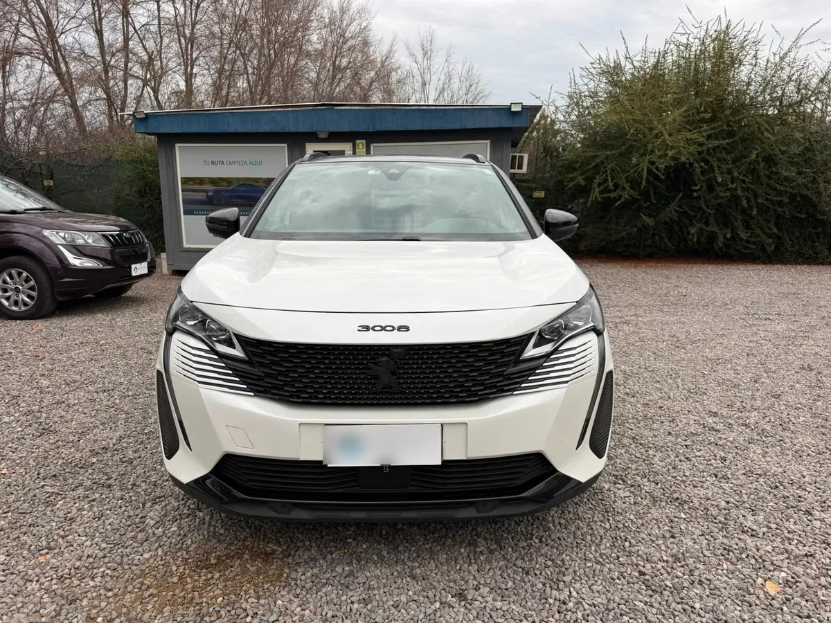 PEUGEOT 3008 1.5 Gt Black Pack Bluehdi 130 Eat8 At año 2024