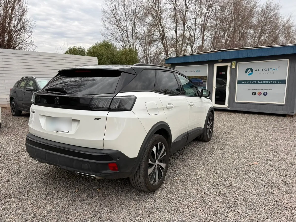 PEUGEOT 3008 1.5 Gt Black Pack Bluehdi 130 Eat8 At año 2024