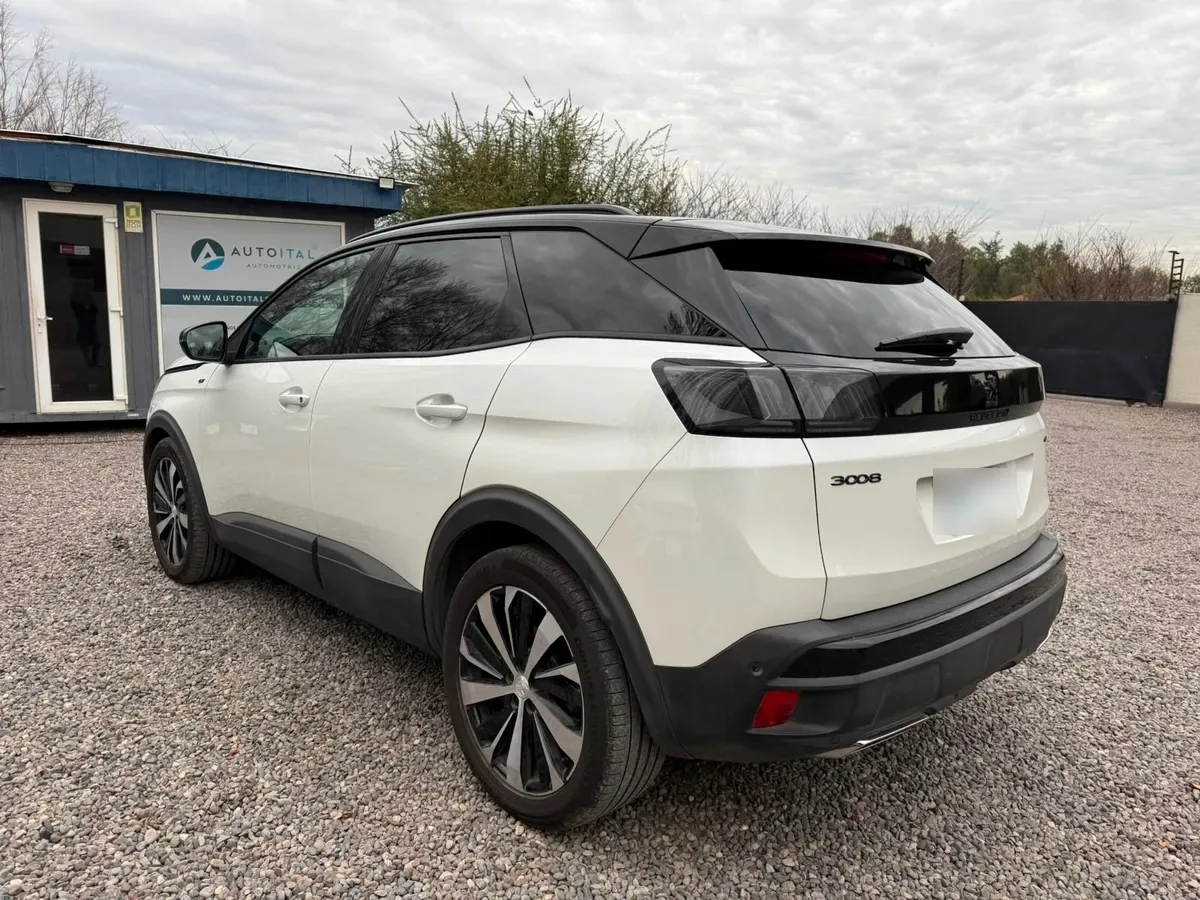 PEUGEOT 3008 1.5 Gt Black Pack Bluehdi 130 Eat8 At año 2024