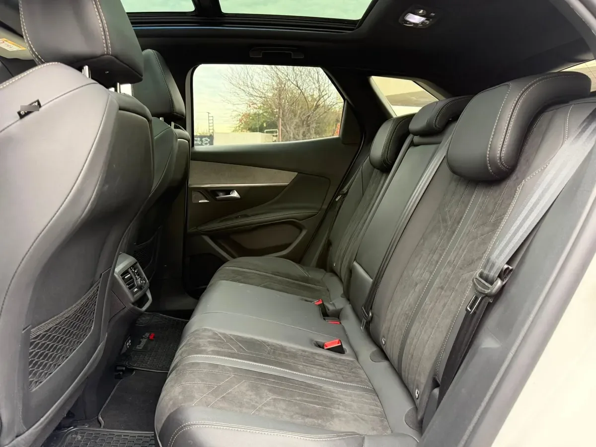 PEUGEOT 3008 1.5 Gt Black Pack Bluehdi 130 Eat8 At año 2024