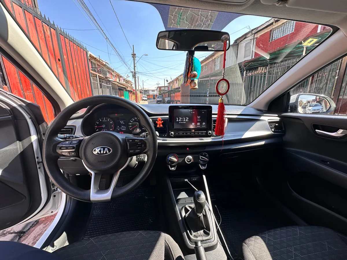 Kia Rio 5 1.4 Lx Ac Mt año 2022