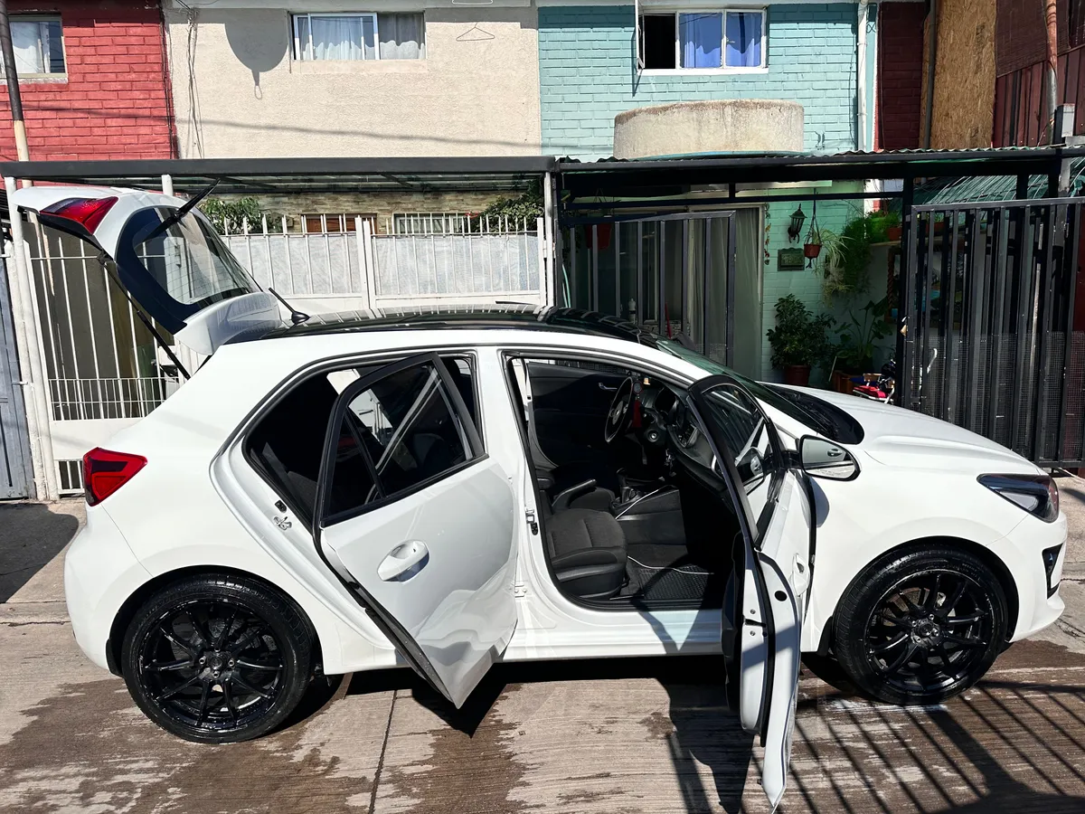 Kia Rio 5 1.4 Lx Ac Mt año 2022