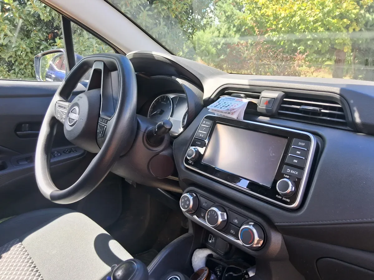 NISSAN VERSA 1.6 Sr Nfc At año 2025