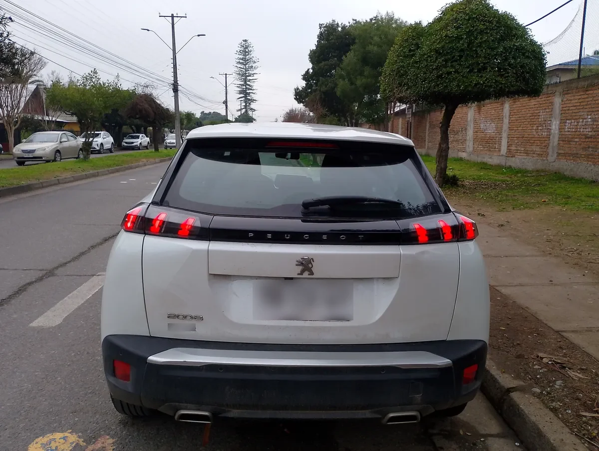 PEUGEOT 2008 1.2 Active Pack Puretech 130 Mt año 2024