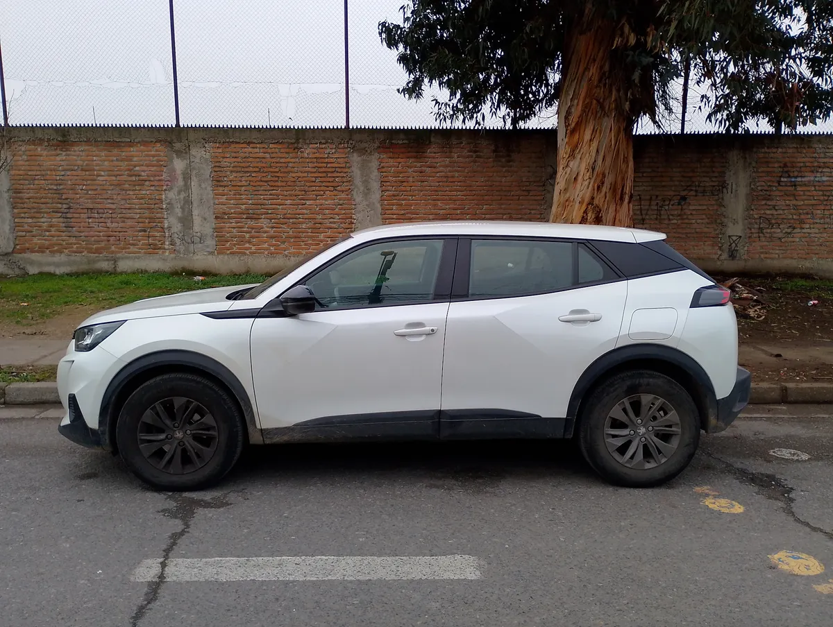 PEUGEOT 2008 1.2 Active Pack Puretech 130 Mt año 2024
