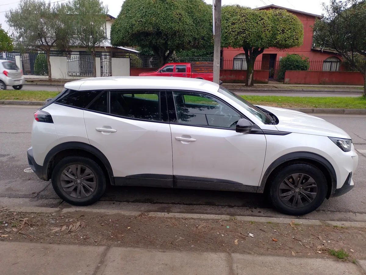 PEUGEOT 2008 1.2 Active Pack Puretech 130 Mt año 2024