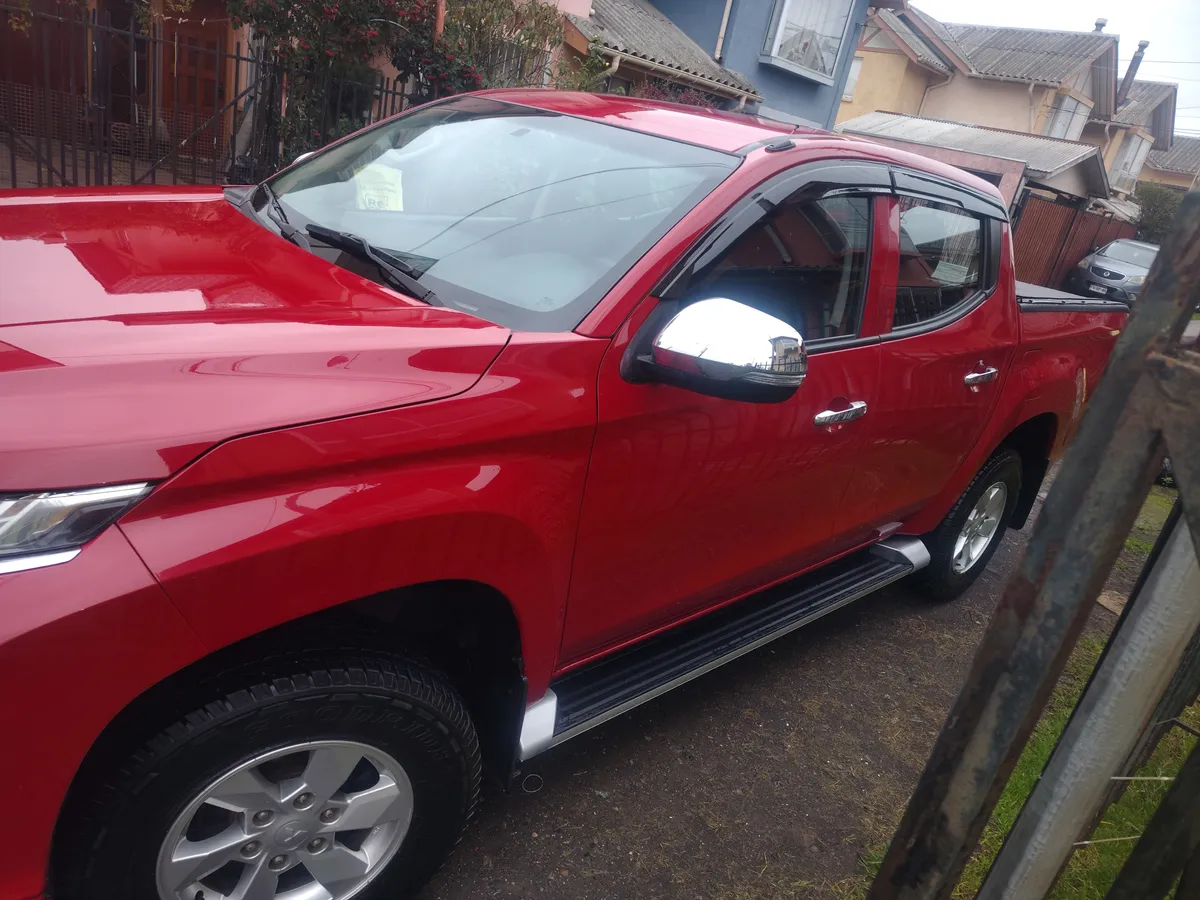 MITSUBISHI L200 2.4 Td Katana Crt Mt 4x4 Diesel año 2022