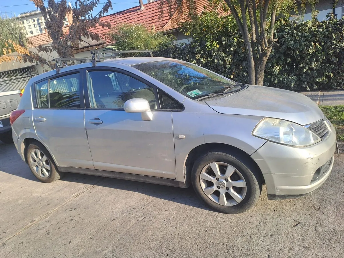 NISSAN TIIDA 1.6 Hatchback Le Ac Mt 4x2 año 2007