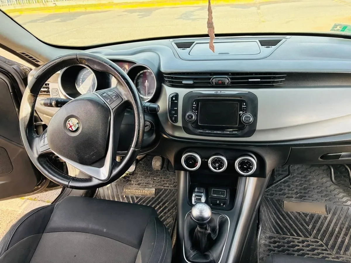 ALFA ROMEO GIULIETTA 1.4 Tct Tb Distinctive At año 2016