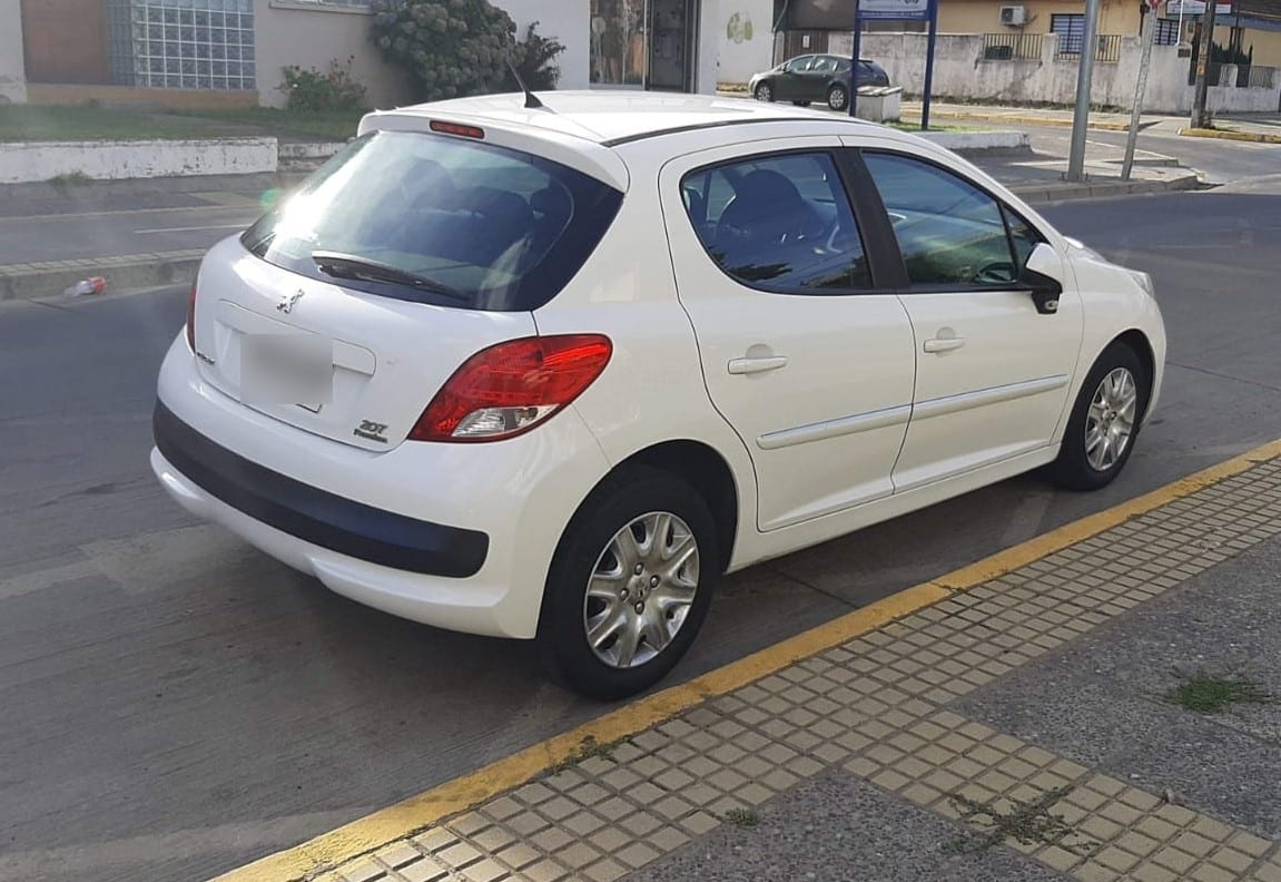 PEUGEOT 207 1.4 Premium One 75hp Mt año 2012