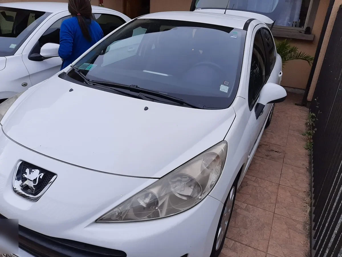 PEUGEOT 207 1.4 Premium One 75hp Mt año 2012