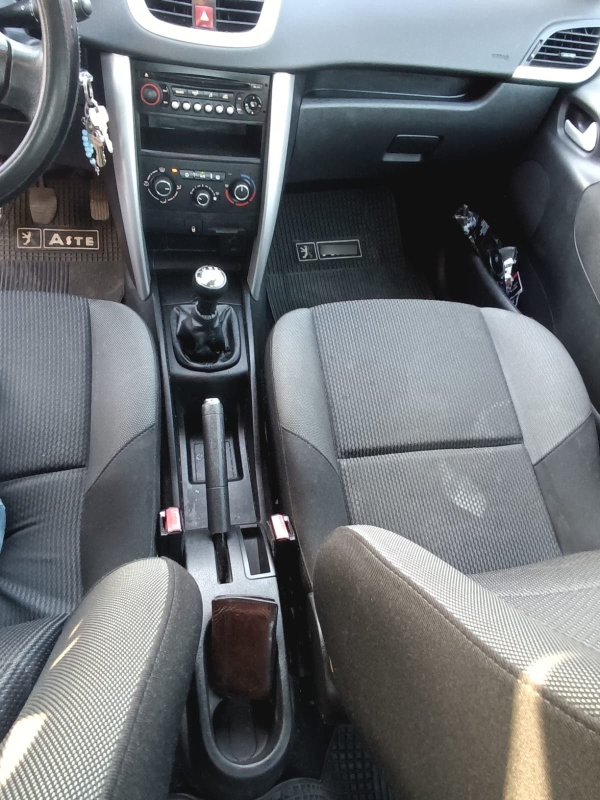 PEUGEOT 207 1.4 Premium One 75hp Mt año 2012