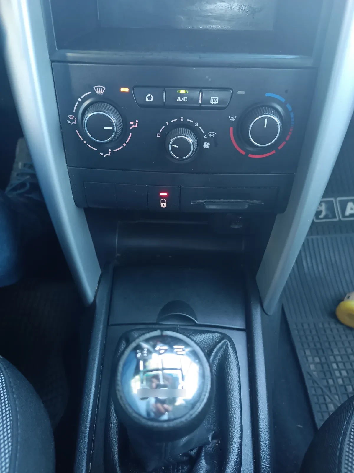 PEUGEOT 207 1.4 Premium One 75hp Mt año 2012