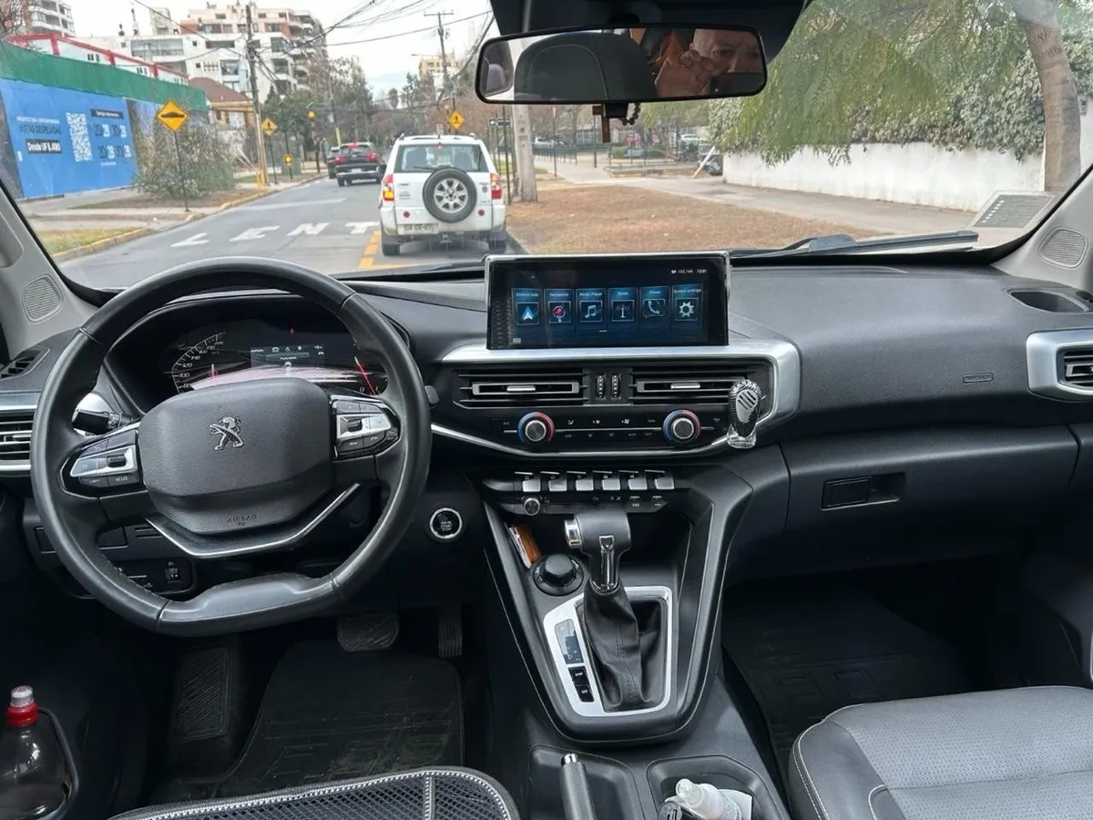 Peugeot Landtrek 2.4 Action4 Thp 210 At 4x4 año 2023