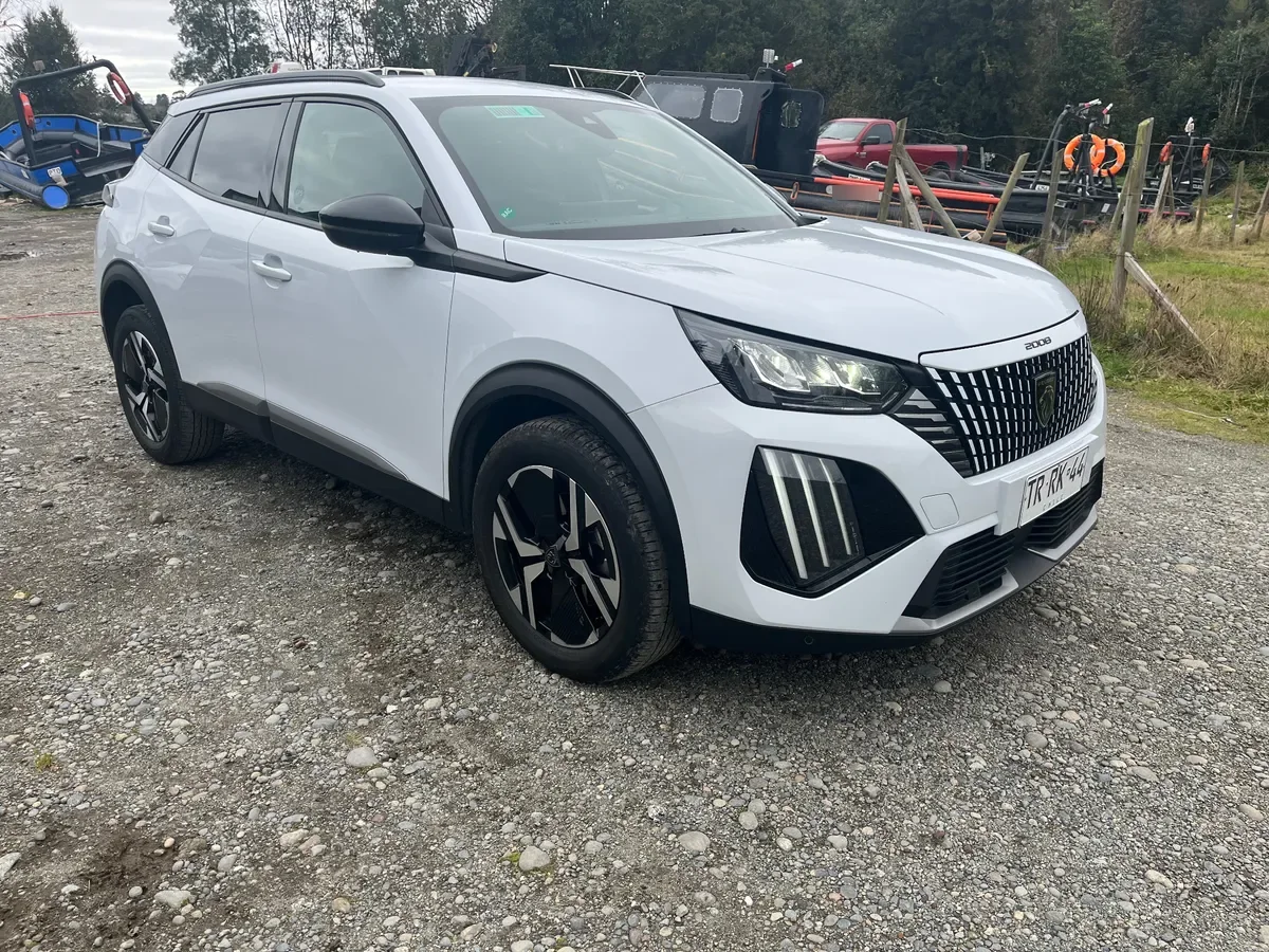 PEUGEOT 2008 1.5 Allure Pack Bluehdi 130 At Diesel año 2025
