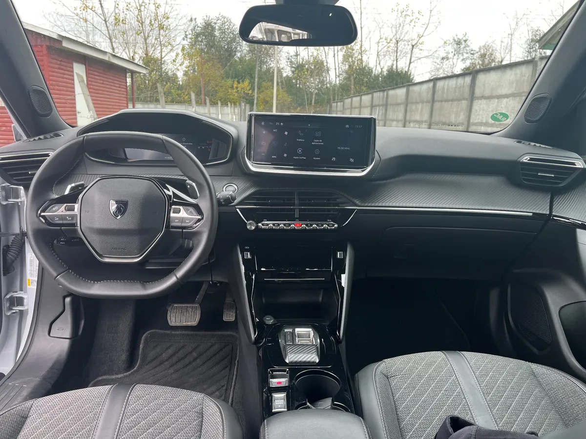 PEUGEOT 2008 1.5 Allure Pack Bluehdi 130 At Diesel año 2025