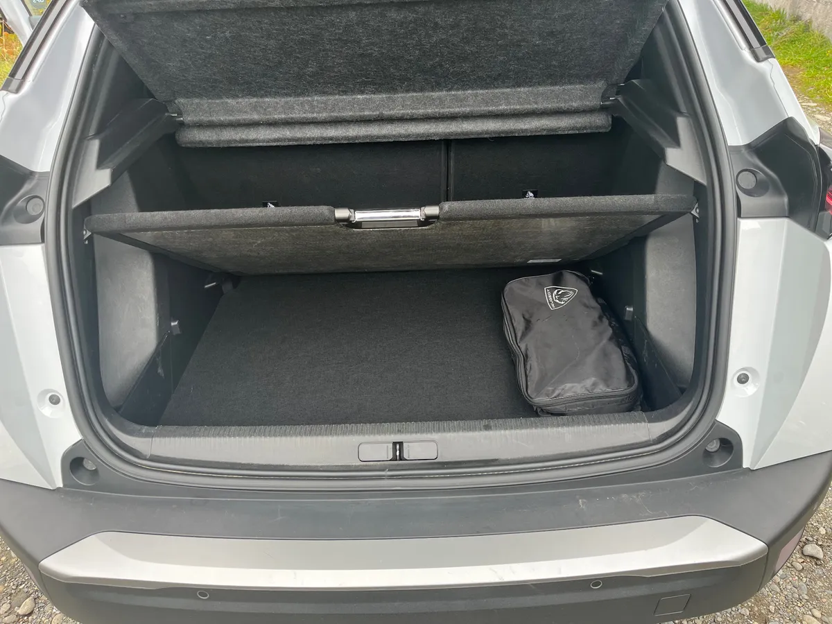 PEUGEOT 2008 1.5 Allure Pack Bluehdi 130 At Diesel año 2025