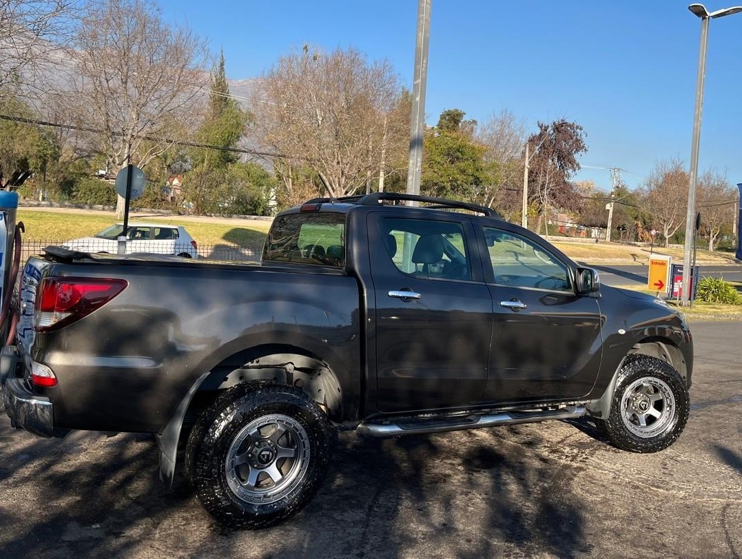 MAZDA BT-50 2.2 Doble Cabina Sdx Mt 4x2 Diesel año 2019