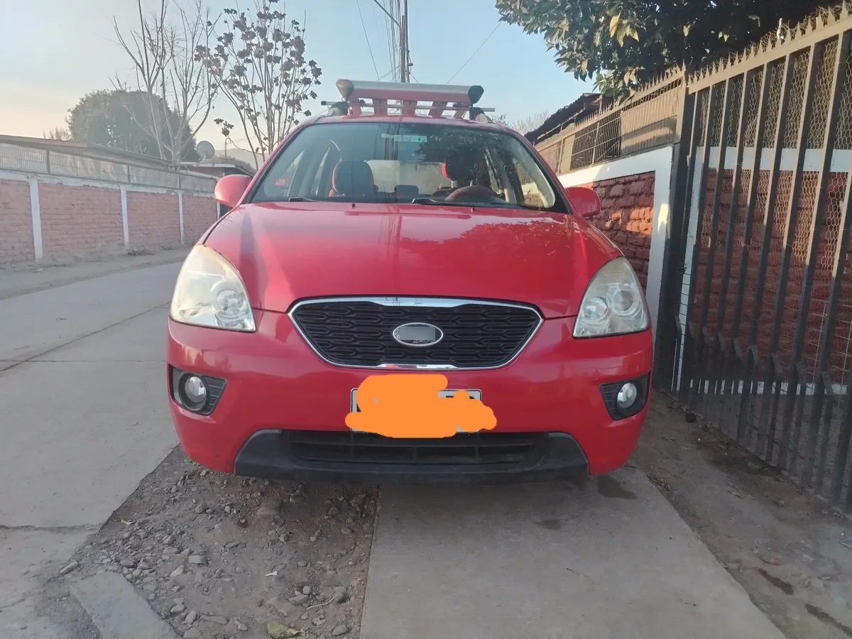 KIA MOTORS CARENS 2.0 Gsl Lx Ac Dab Mt año 2013