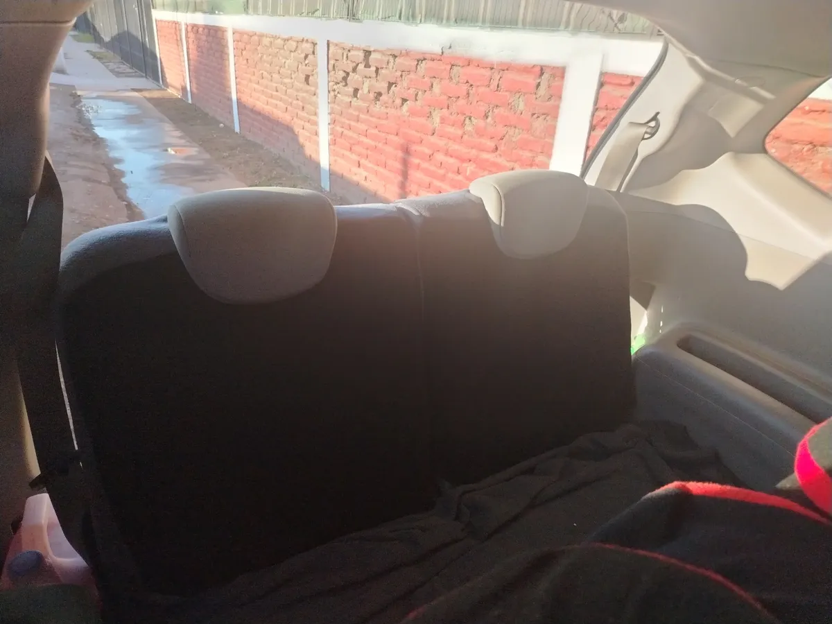 KIA MOTORS CARENS 2.0 Gsl Lx Ac Dab Mt año 2013