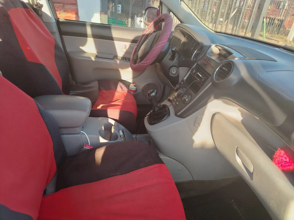 KIA MOTORS CARENS 2.0 Gsl Lx Ac Dab Mt año 2013