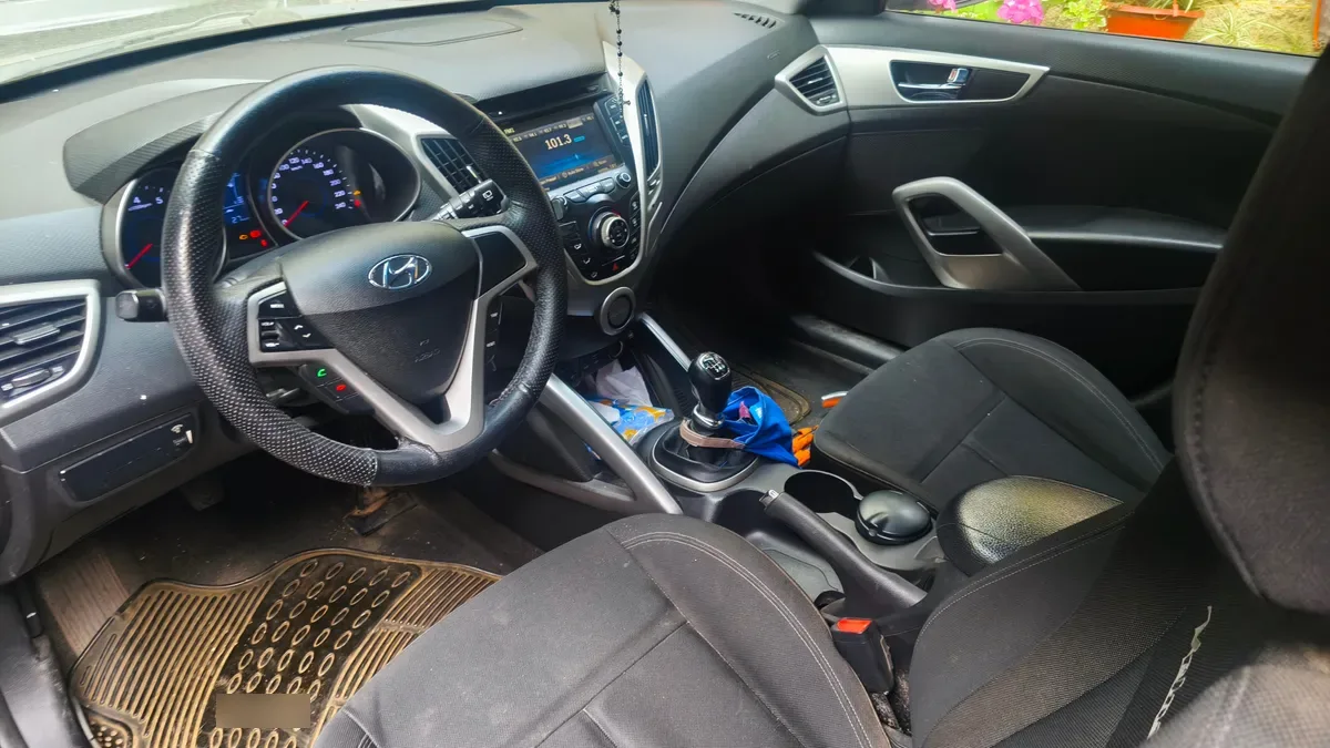 HYUNDAI VELOSTER 1.6 Fs 4dr Gls Mt año 2016