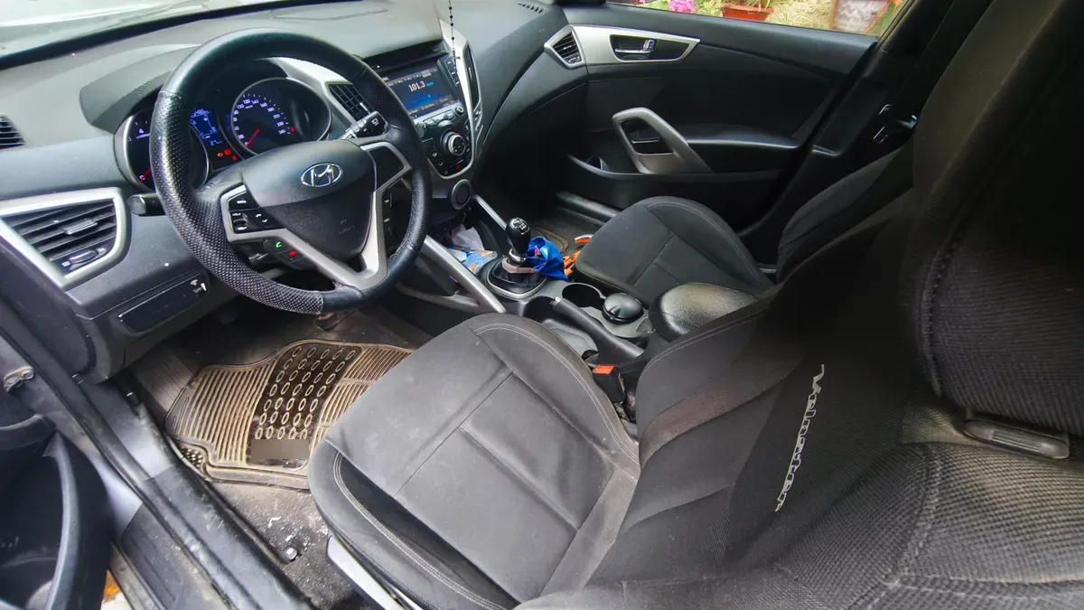 HYUNDAI VELOSTER 1.6 Fs 4dr Gls Mt año 2016
