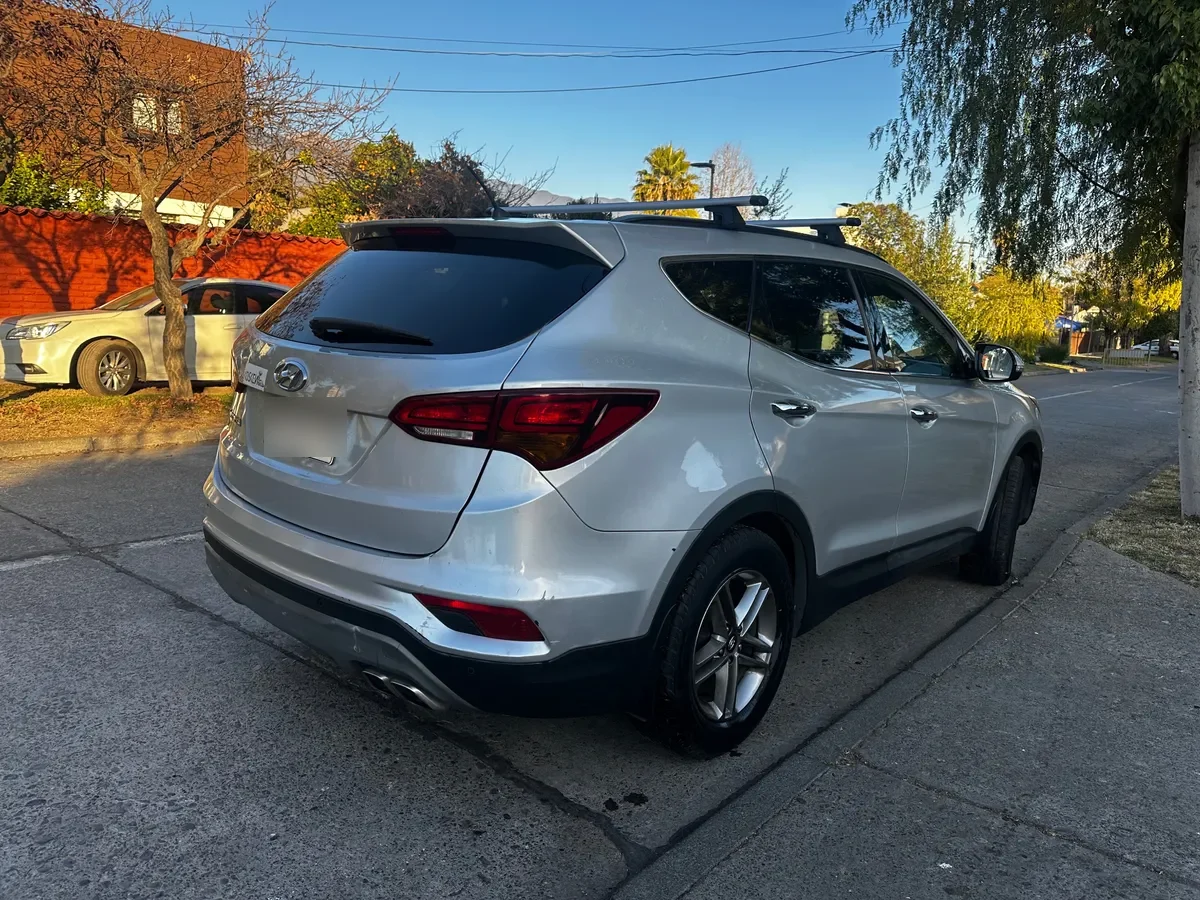 Hyundai Santa Fe 2.4 Dm Gls 2wd At año 2018