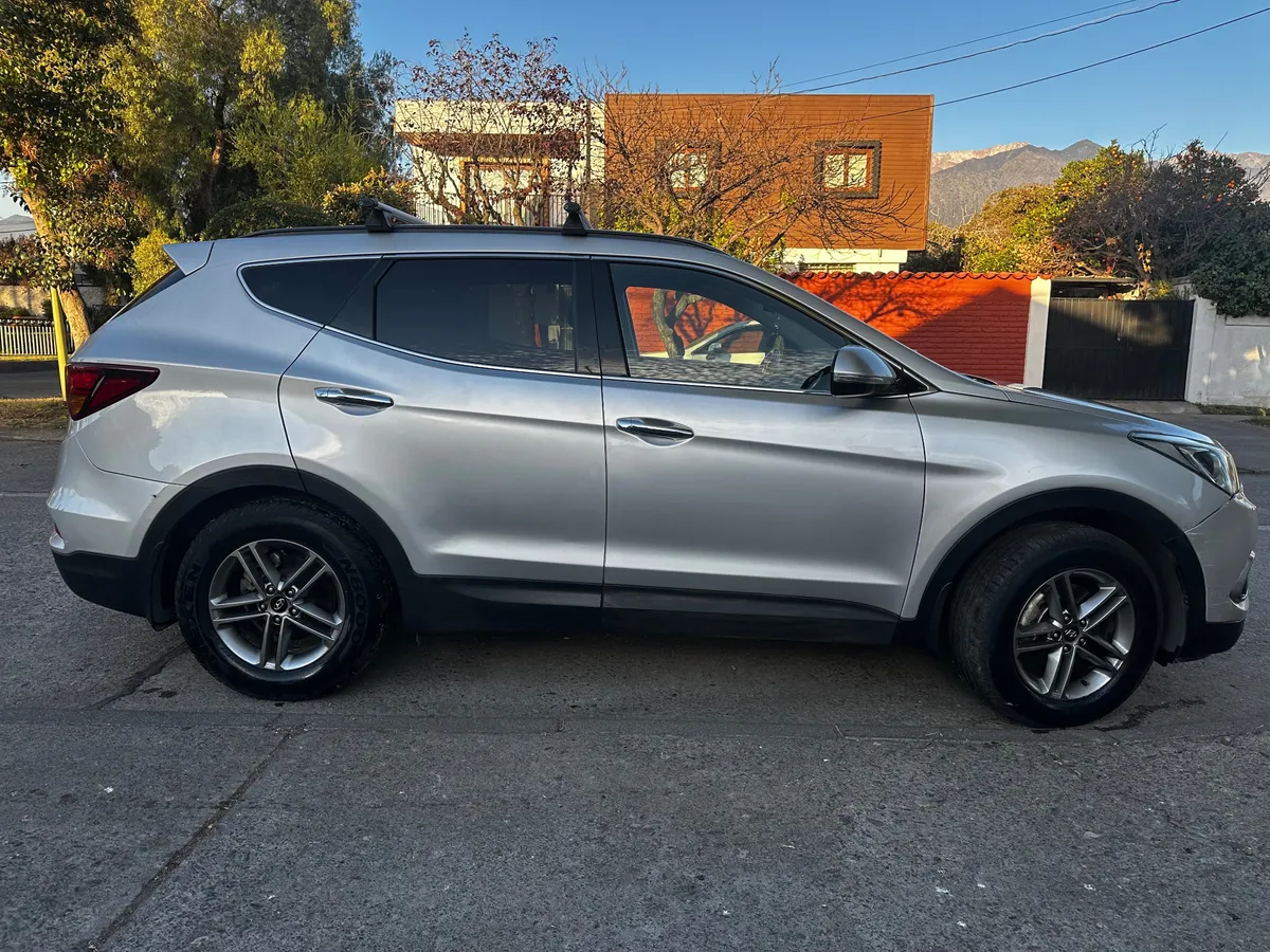 Hyundai Santa Fe 2.4 Dm Gls 2wd At año 2018