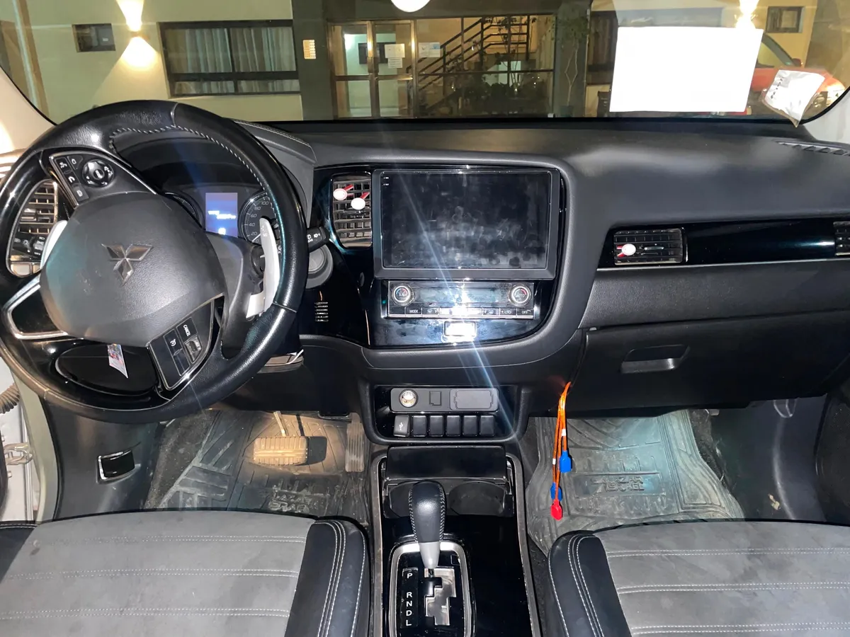 Mitsubishi Outlander 2.4 Glx + At 4x4 año 2022