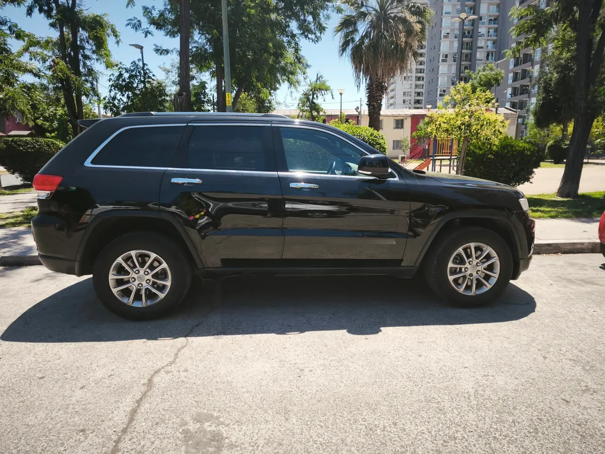 JEEP GRAND CHEROKEE 3.6 Limited Lx At 4x4 año 2022