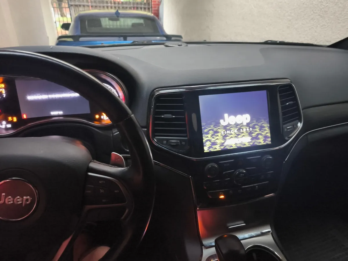 JEEP GRAND CHEROKEE 3.6 Limited Lx At 4x4 año 2022