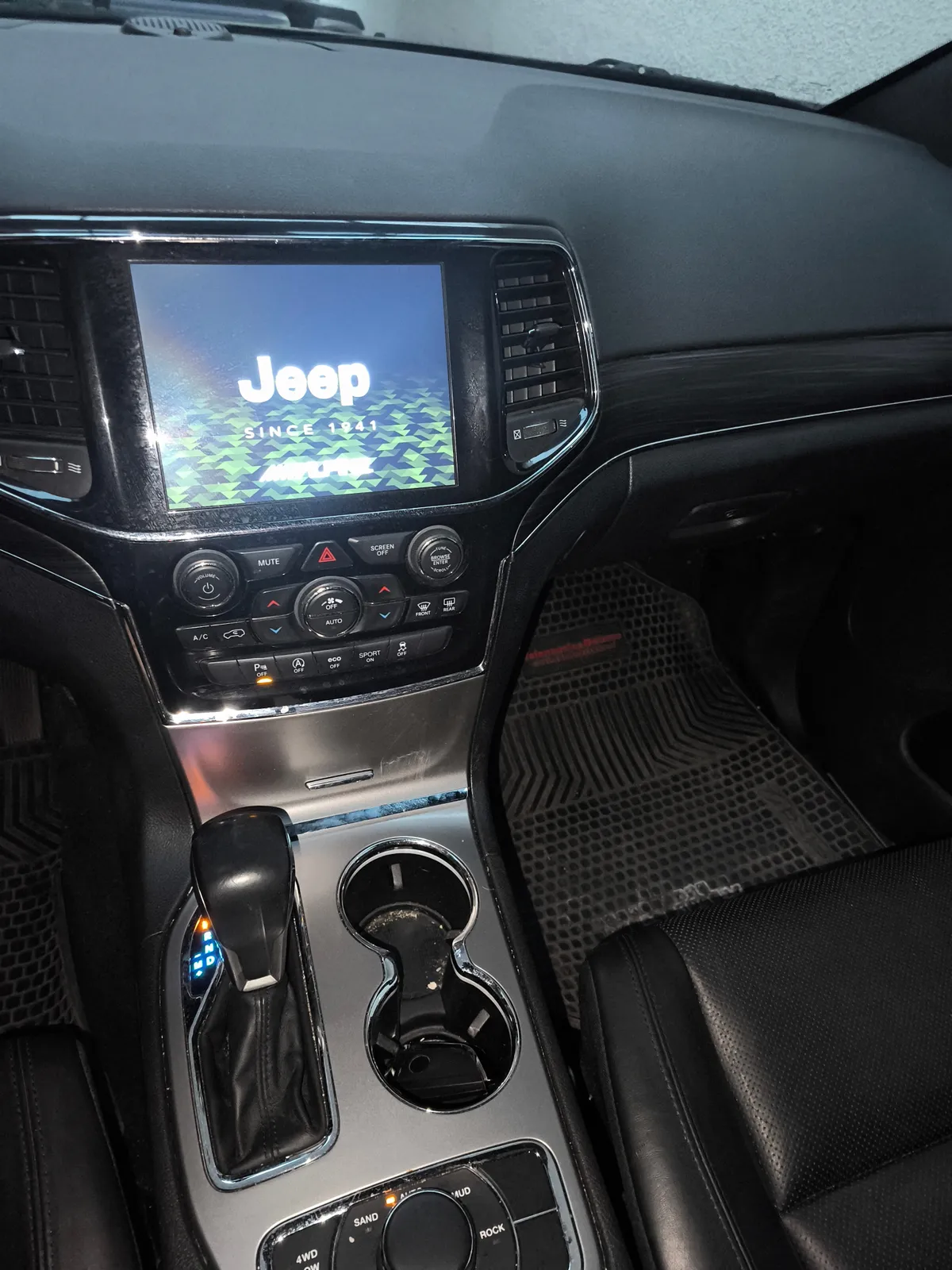 JEEP GRAND CHEROKEE 3.6 Limited Lx At 4x4 año 2022