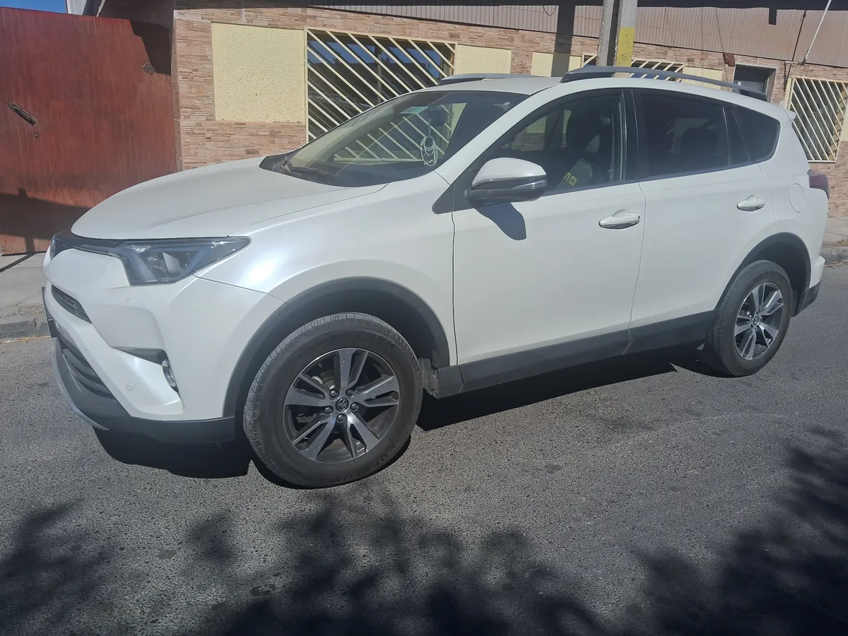 TOYOTA RAV4 2.5 Limited 4x2 At 7ab 732pu3 año 2017
