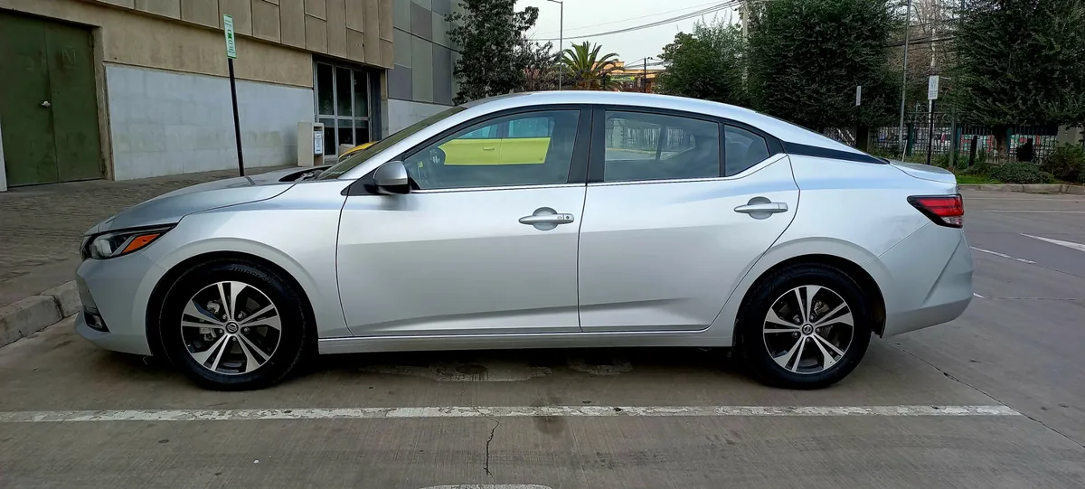 NISSAN SENTRA 2.0 Sense Mt año 2021